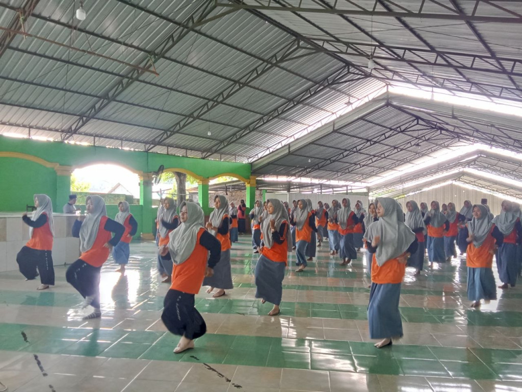 Bergerak Bersama, Tumbuh Hebat: Agenda Senam Sehat Bulanan Madrasah